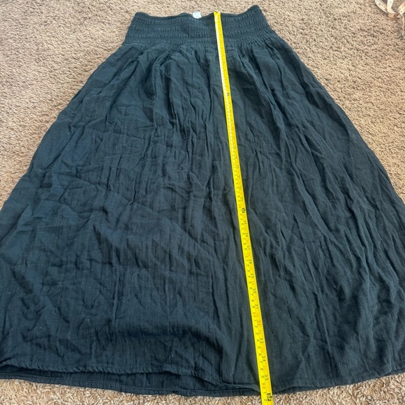 Old Navy Crinkle Gauze Black Smocked Waist Maxi Skirt 100% Cotton M - Picture 8 of 9